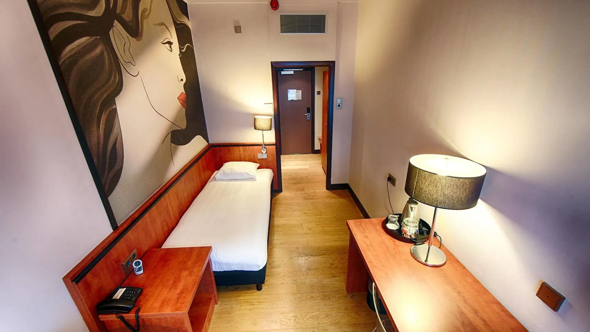 Leonardo Hotel Utrecht City Center 4*,